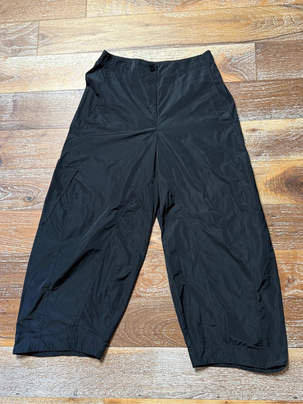 Liv by Habitat Black Cropped Barrel Leg Women’s Pants / Size XS